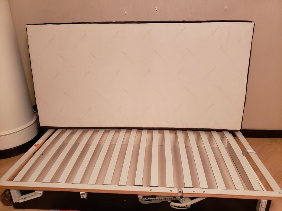 Продам ліжко з матрасом