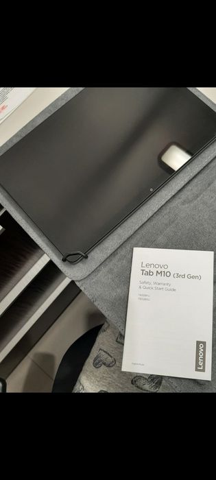 Tablet Lenovo M10 3gen plus etui, jak nowy