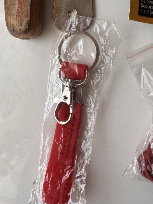 Merchandising abre capsulas coke auriculares super bock porta chaves