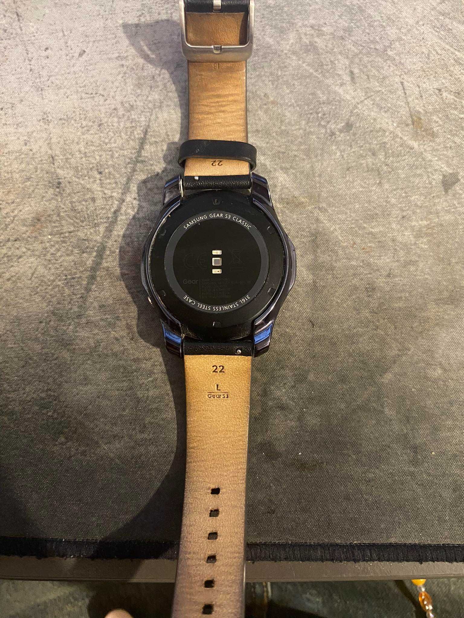 Zegarek smartwatch Samsung Gear S3 classic