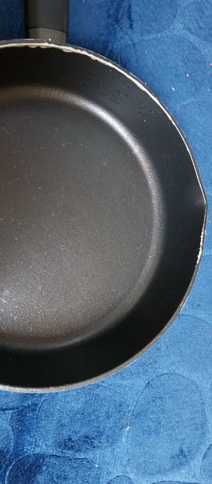 Sprzedam patelnia 20 a 24 cm średnica