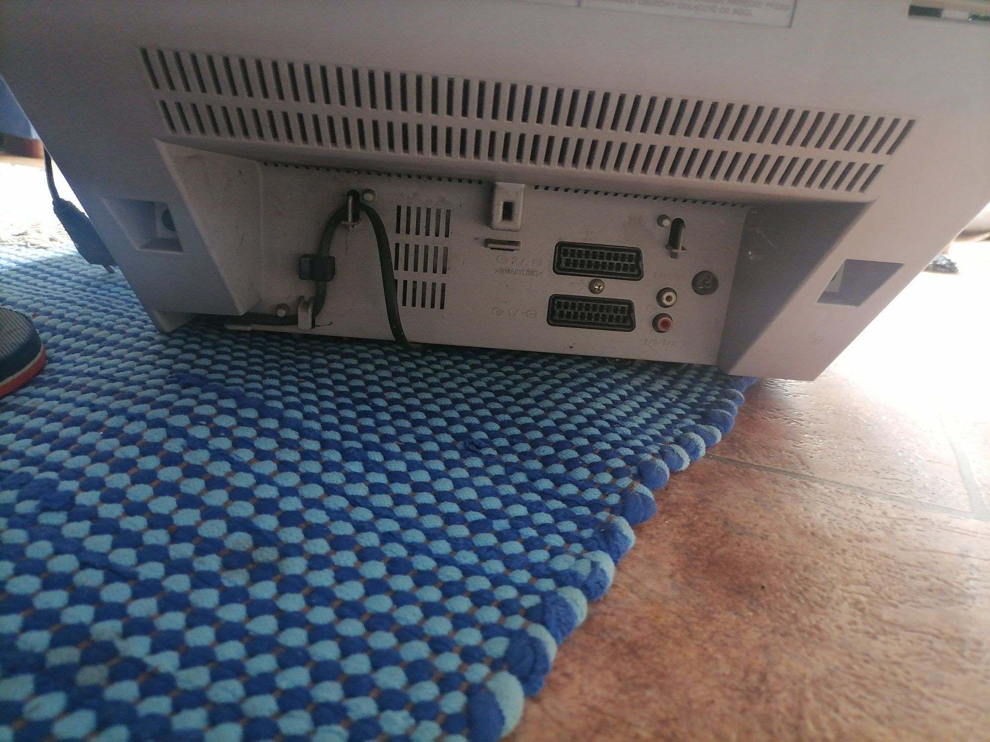 Vendo 2 televisões antigas (funcionais) + 2 aparelhos TDT