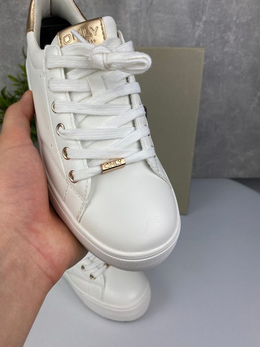 Białe buty Only Seattle r 36 - casualowe sneakersy ze złotymi detalami