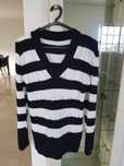 Camisola de malha riscas pretas e brancas