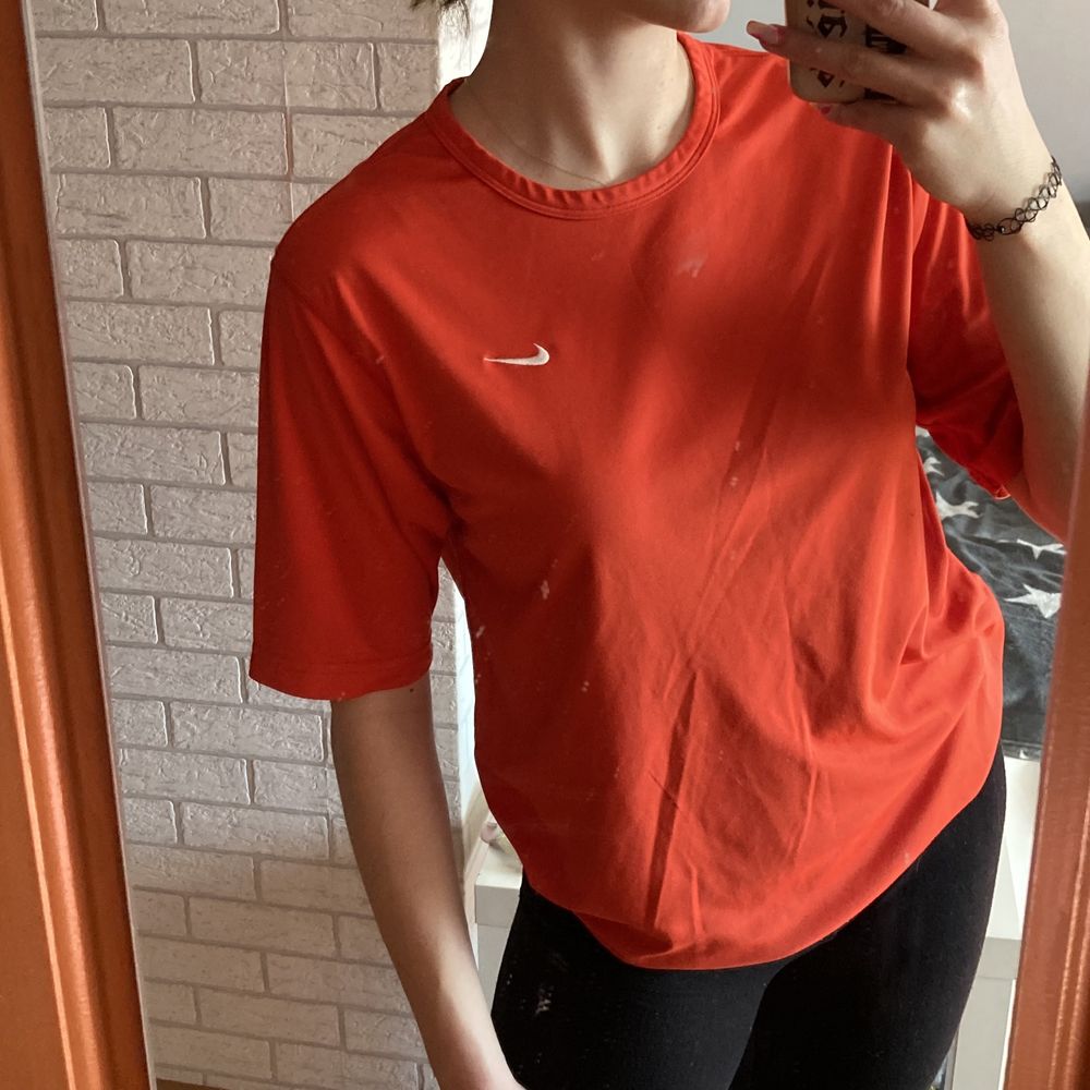 czerwona bluzka sportowa tshirt nike dry fit