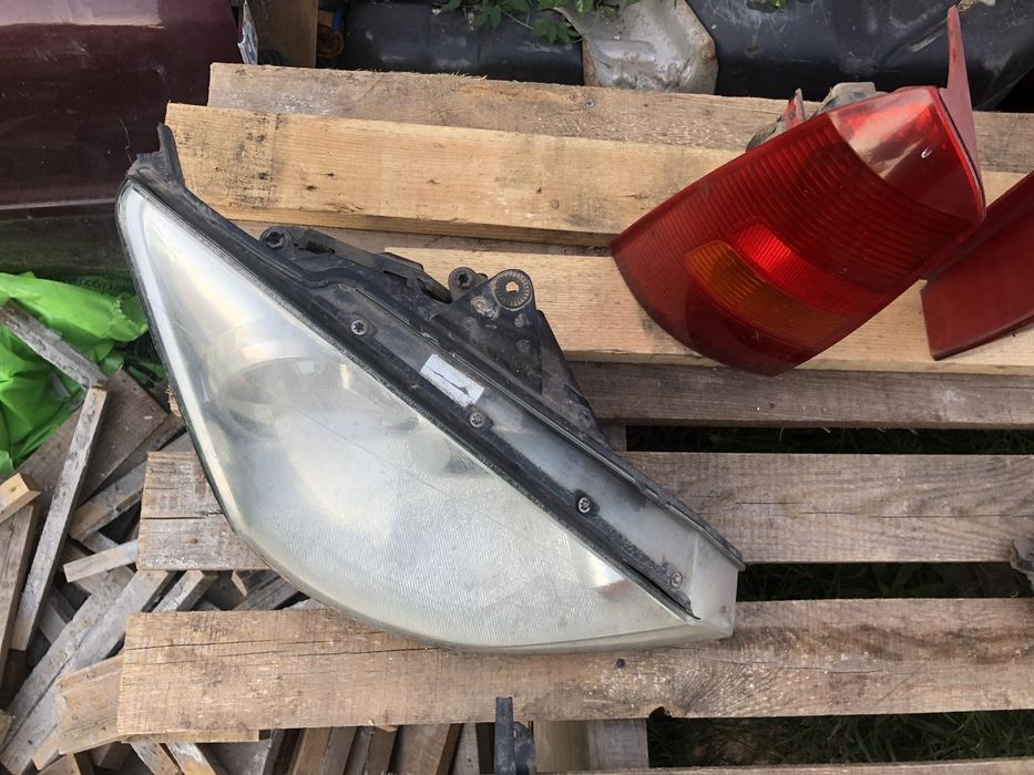 Права Фара стоп ліхтар Форд Фокус Ford focus 1