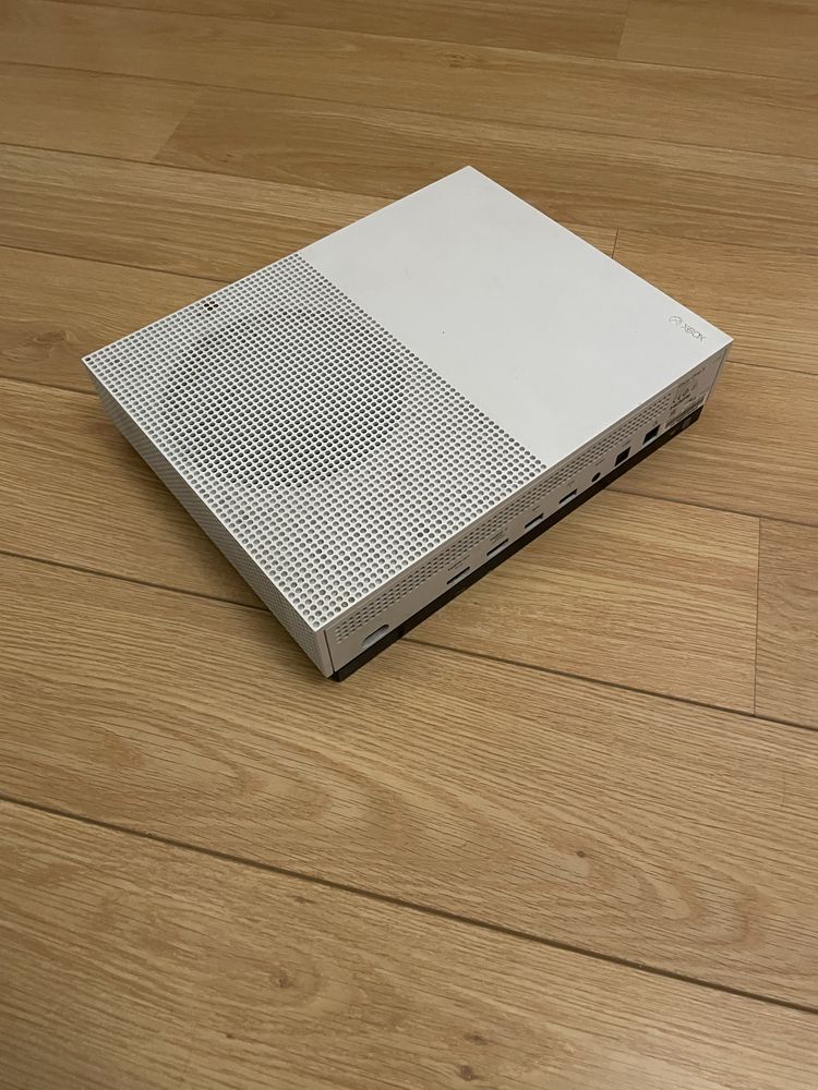 Xbox one s 500gb (sem comando)