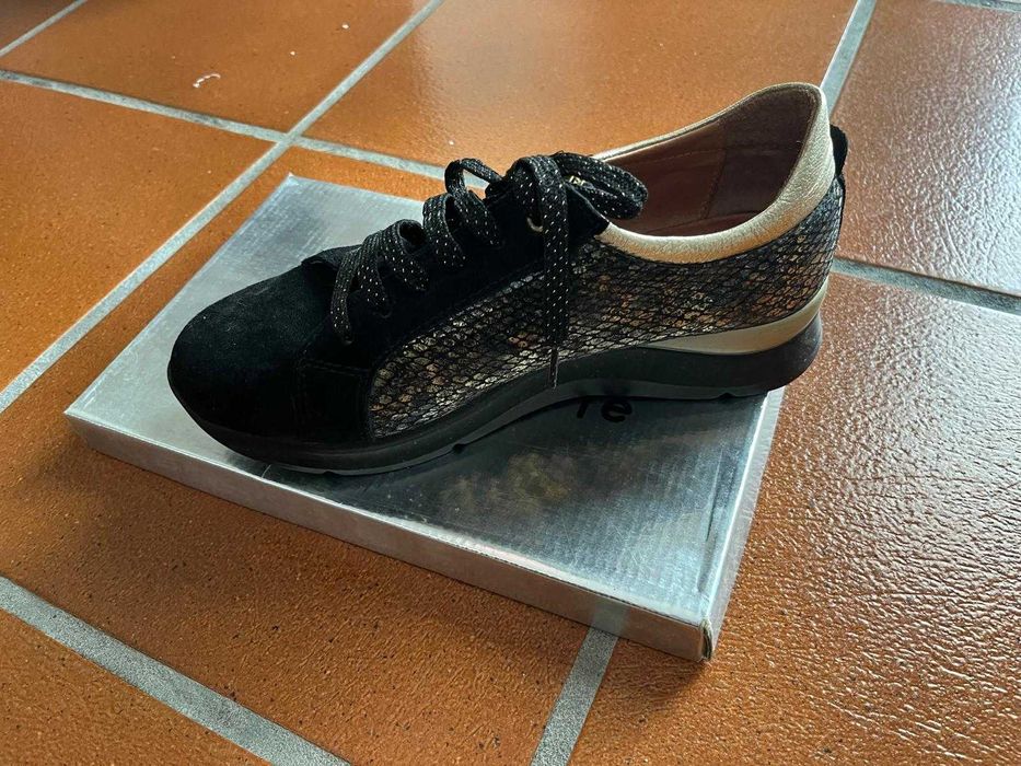 Sapatilhas como novas de camurça