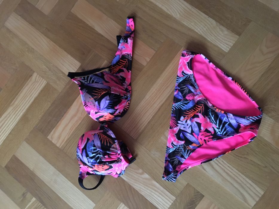 Купальники жіночі стан нового