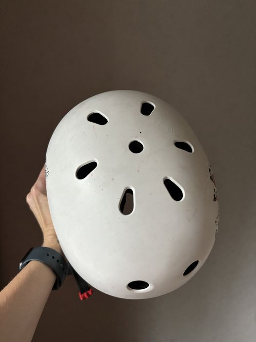 Шолом Tempish, шлем