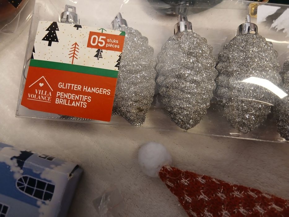 Новорічні іграшки на ялинку