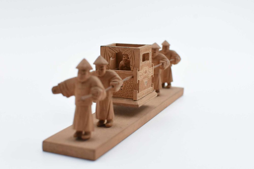 Estatueta em madeira T'ou-Sè-wè de figuras da vida popular chinesa