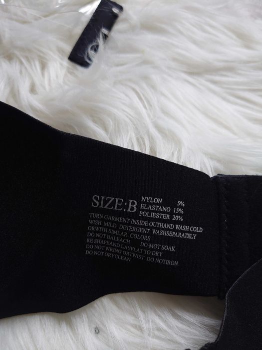 Czarny bezszwowy biustonosz