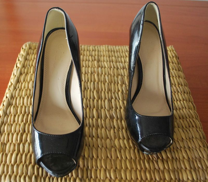 Sapatos Verniz Elegantes e Novos Marca Ideal Shoes Tamanho 40