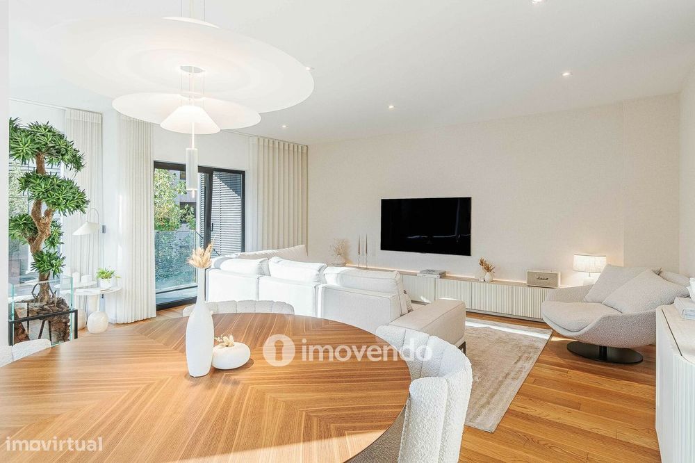 Apartamento T2 de luxo, com estacionamento, nas Avenidas Novas