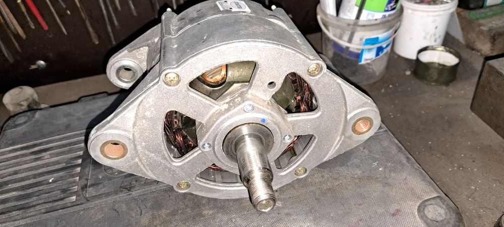 Новий генератор BOSCH 28V 20/65A  ( 0120 468 054)