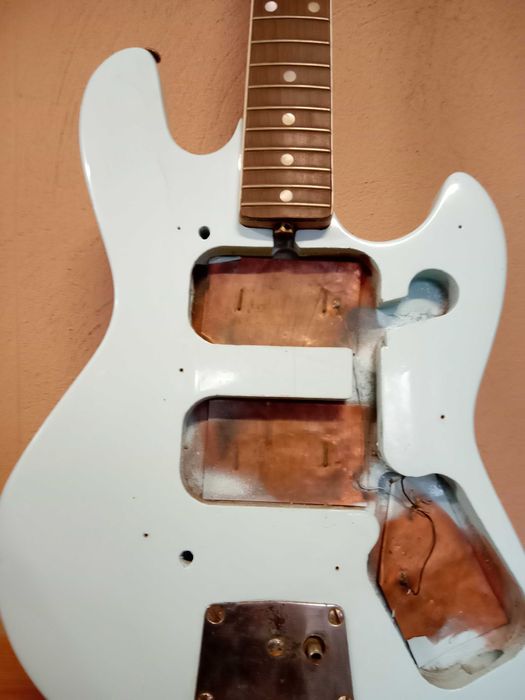 gitara elektryczna korpus z gryfem przystawki saphir z elektroniką