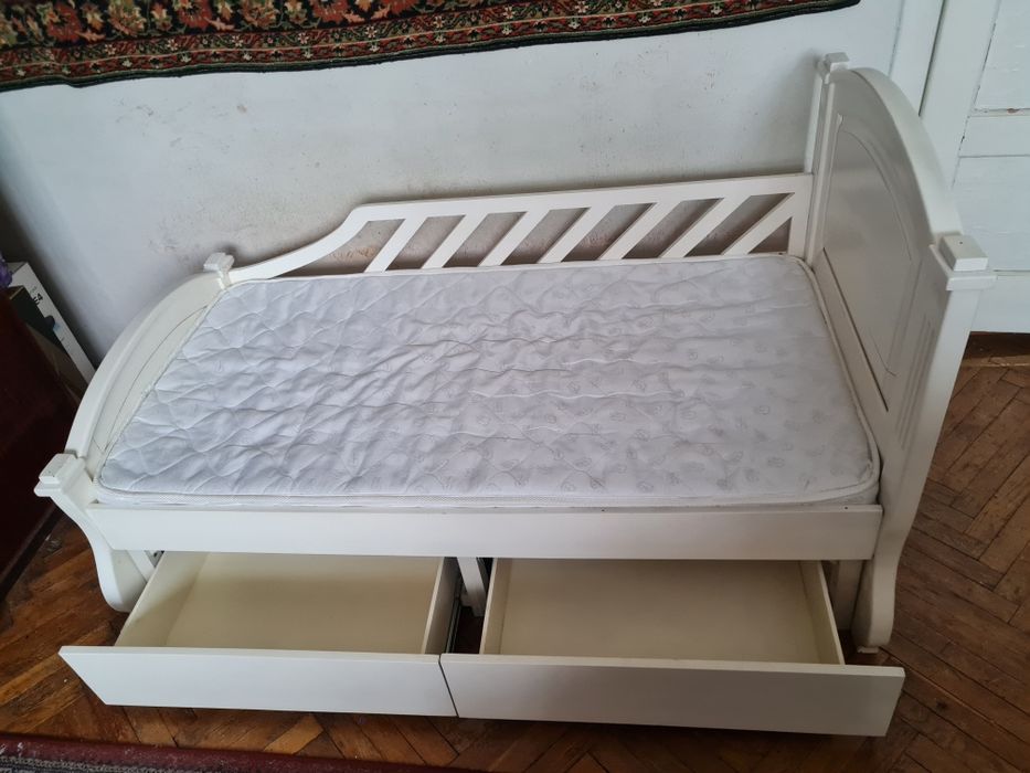 Дитяче ліжко дерев'яне