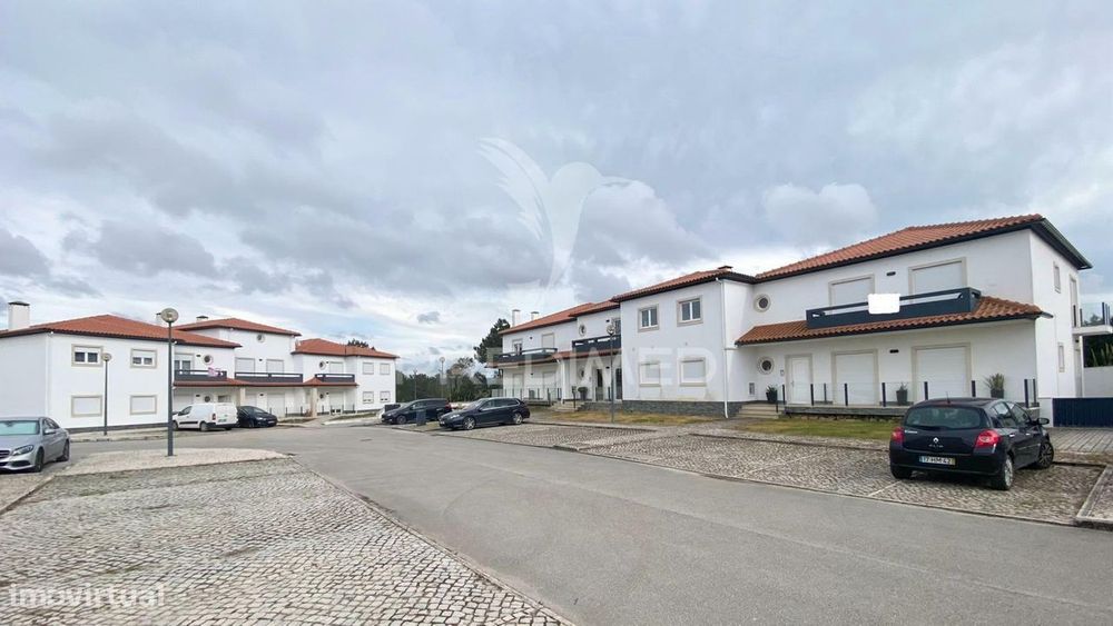 Apartamento T2 , com Garagem e Piscina em Salir do Porto