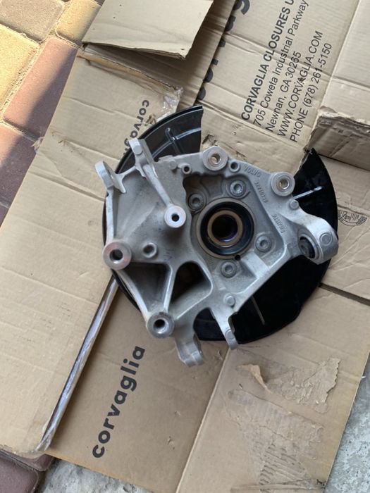 Задня цапфа права ліва вольво  volvo xc40 2023 рік