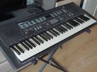 Keyboard Yamaha z dynamiczną klawiaturą MIDI i statywem do nauki