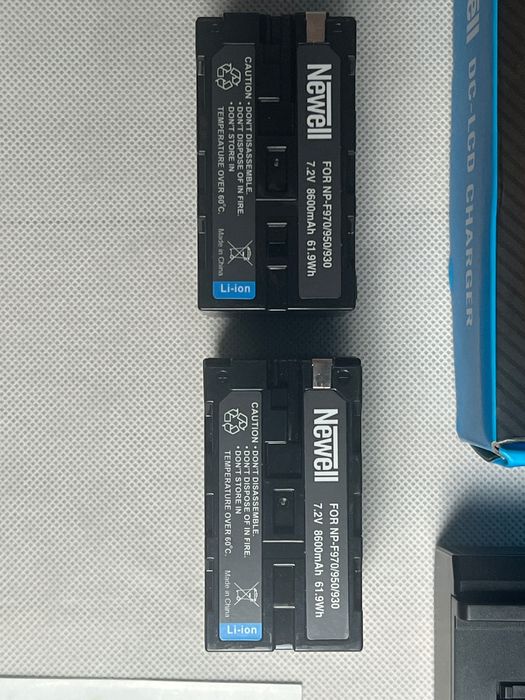 Zestaw Newell NP-F970 + ładowarka Dual LCD – do kamer i lamp LED