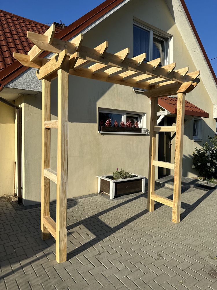 Pergola ogrodowa drewniana