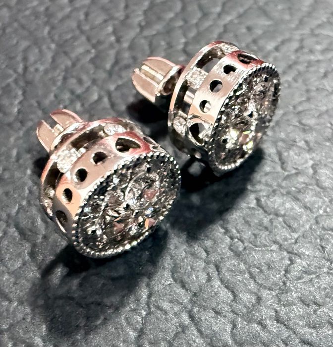 Розкішні сережки пусети біле золото та діаманти