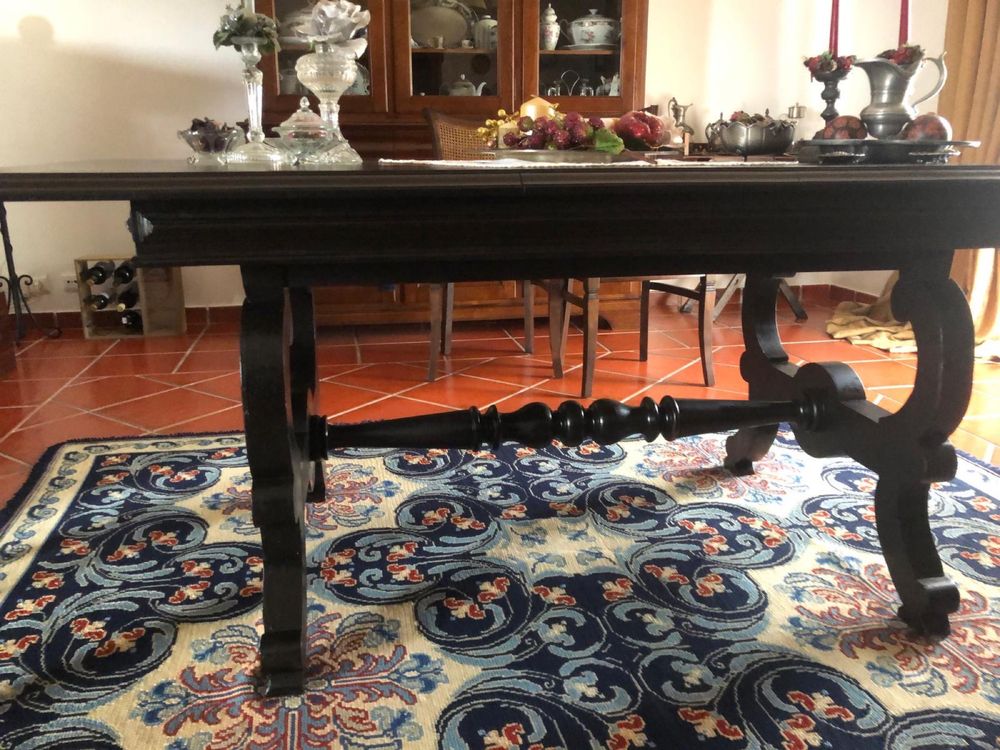 Mesa grande de madeira maciça