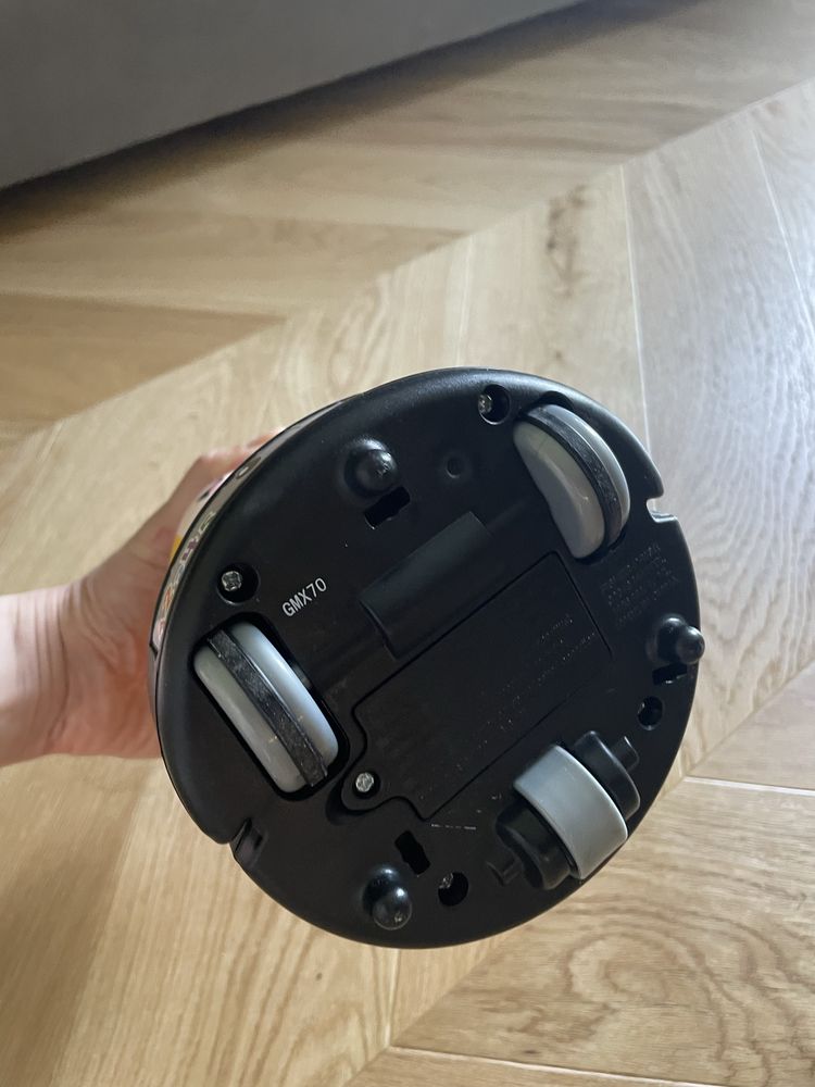 Kotek na odkurzaczu Fisher price gmx70 plus gratis