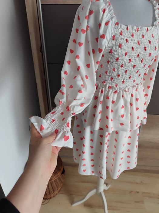 Dziewczęca sukienka w serduszka r.42/44