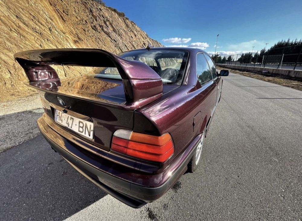 Bmw e36 318 is coupe