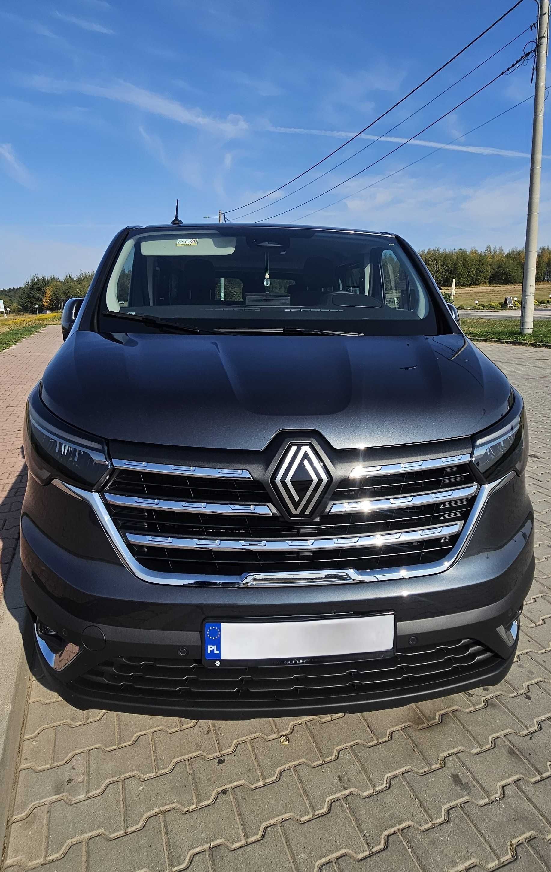 Wynajem bus 8 osób 9 osób Renault Trafic Combi Long automat, hak, 2024