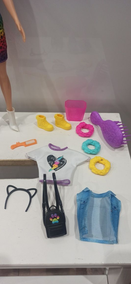 Lalka Barbie tęczowe włosy