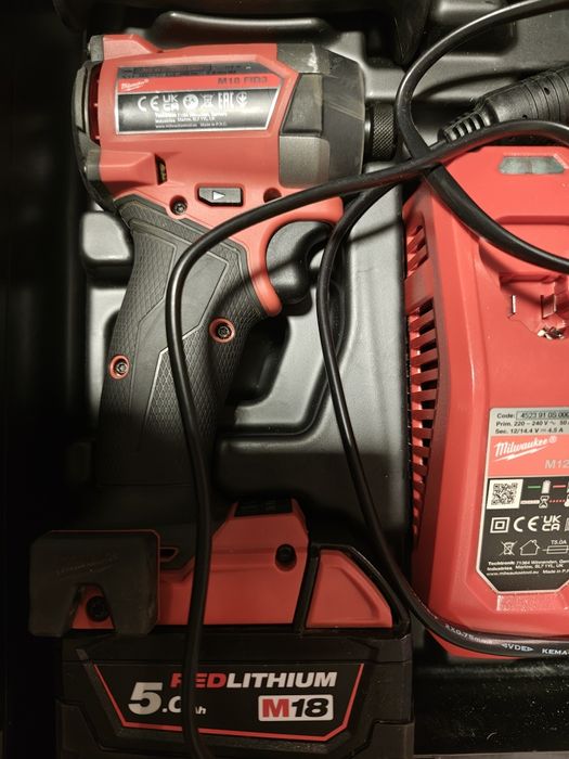 Zestaw Milwaukee FPP2A3-502X wiertarko-wkrętarka + zakrętarka udarowa