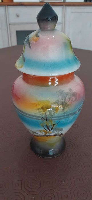 Pote em porcelana, com tampa