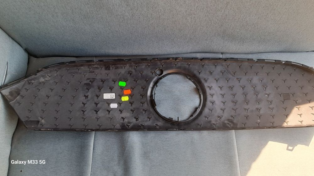 Передня решітка на мерседес