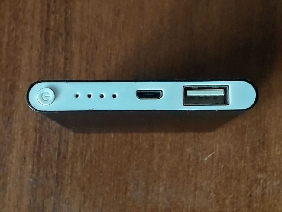 Зовнішній аккумулятор Power bank 12000 mAh + універсальний USB кабель.