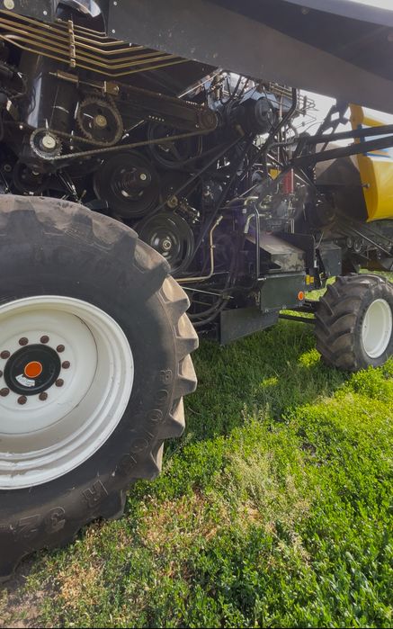 Продам комбайн в гарному стані New Holland cx 6.90