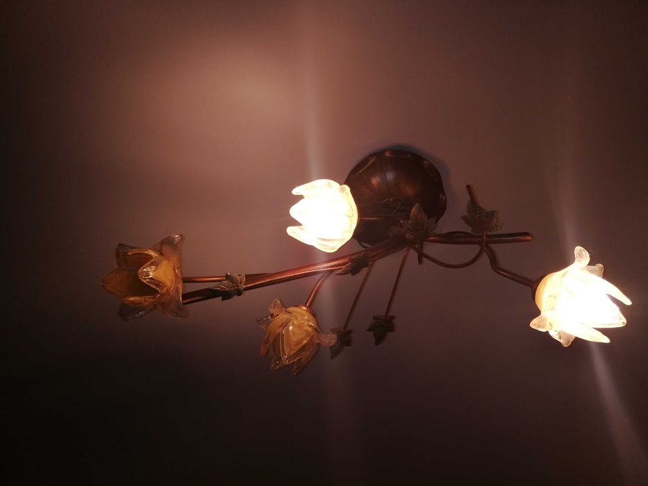 Candeeiro de Teto motivo floral muito elegante por 40€