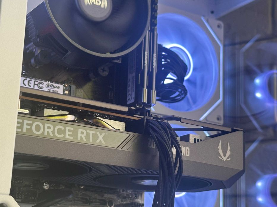 Nowy Komputer Gamingowy RTX 5060 Ryzen 5 16GB RAM Biały Akwarium FV23%