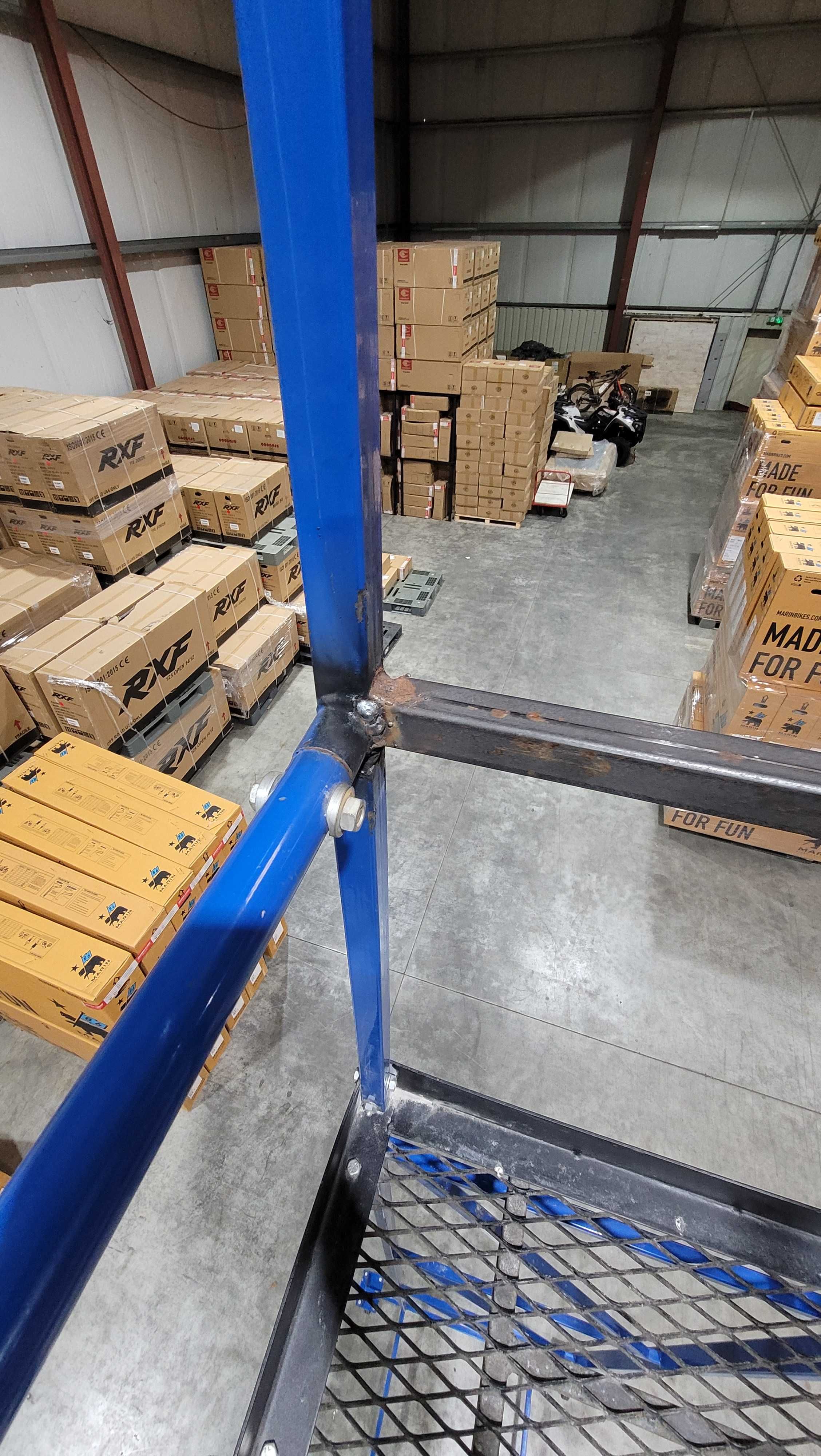Drabina magazynowa jezdna trójkołowa DMP 3500 mm z dźwignią