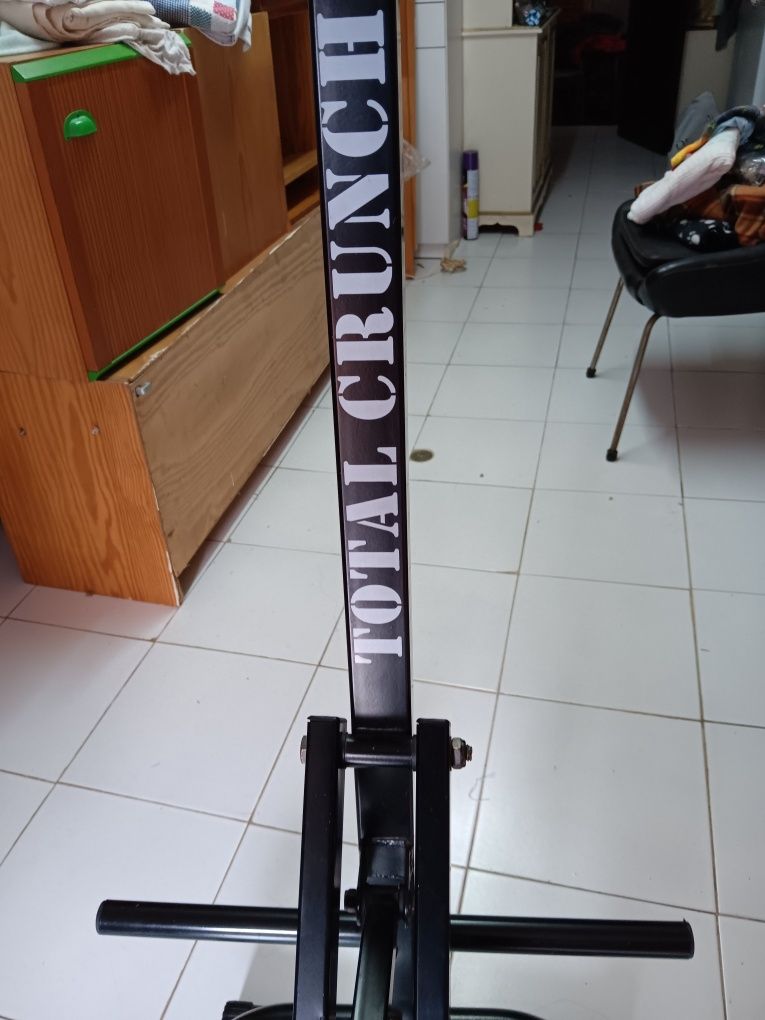 Máquina de ginástica para levantar peso do corpo