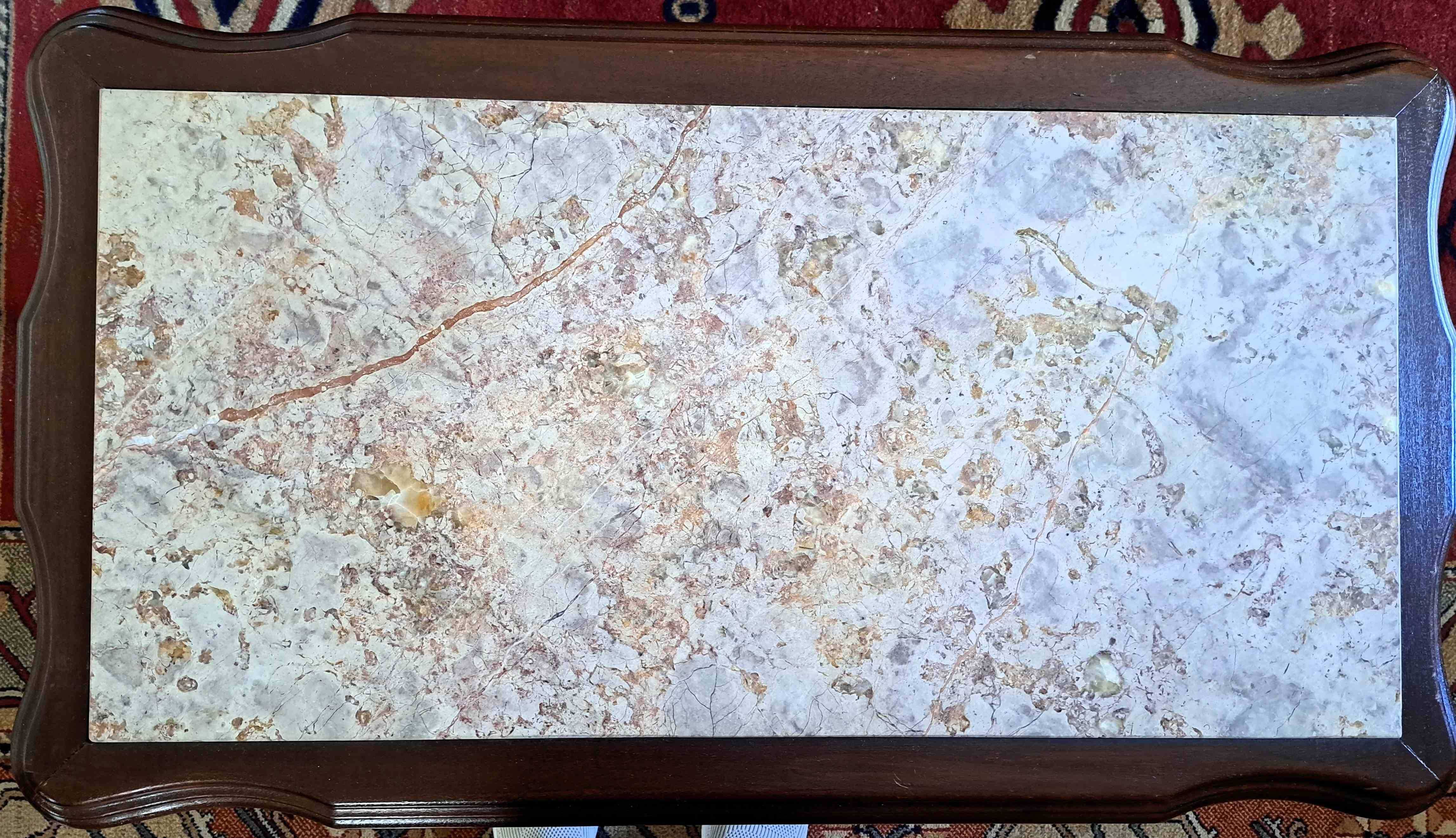 Mesa de saloa com marmora