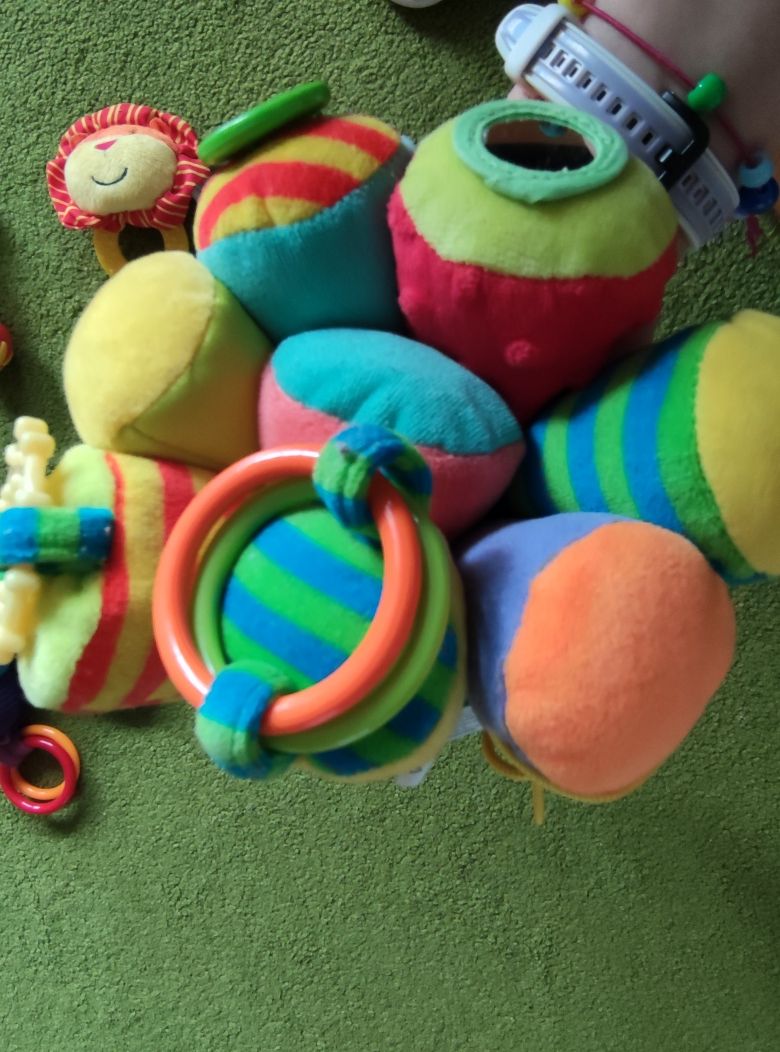 Zestaw pięciu zabawek dla niemowlaka