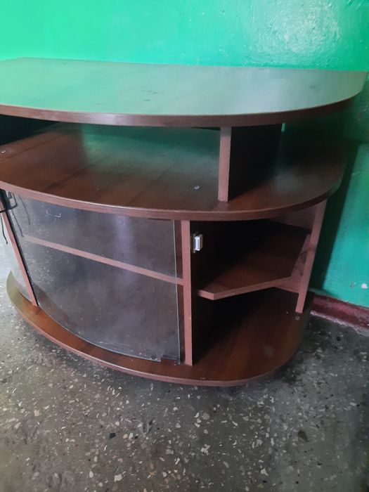 Тумба під телевізор безкоштовно.