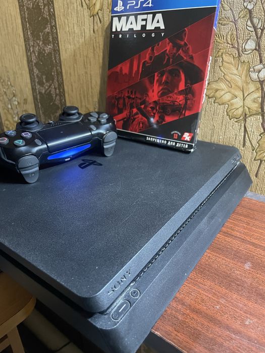 PlayStation 4 slim 1tb