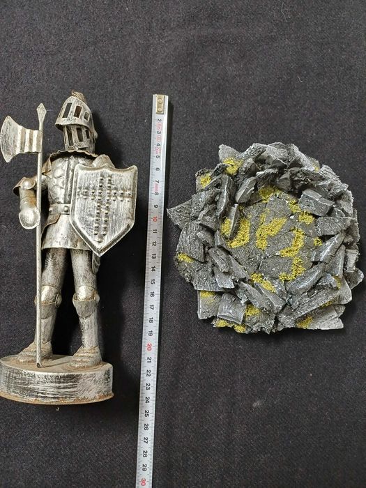 Soldado medieval em metal