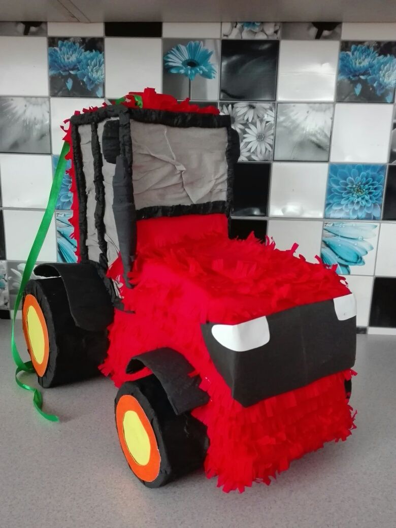 Piniata traktor urodziny prezent