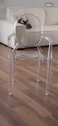 Krzeslo plastikowe transparentne.